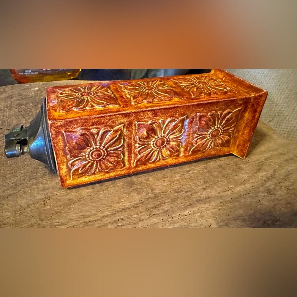 Vintage Beautifully crafted Table Top lamp/lighter